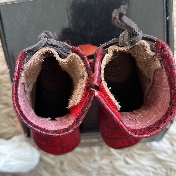 Freebird Baby Coal in red croco size 2 (6-12 months) brand new never been worn - Picture 8 of 12